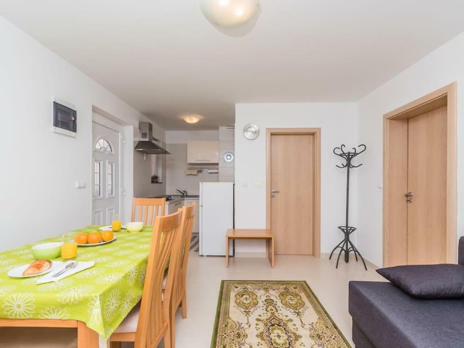 Apartment F-3 Климно Екстериор снимка